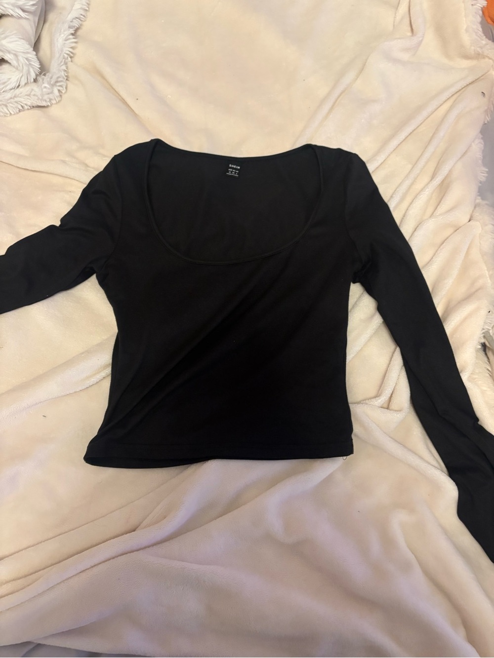 SHEIN Black Long Sleeve Scoop Crop Top